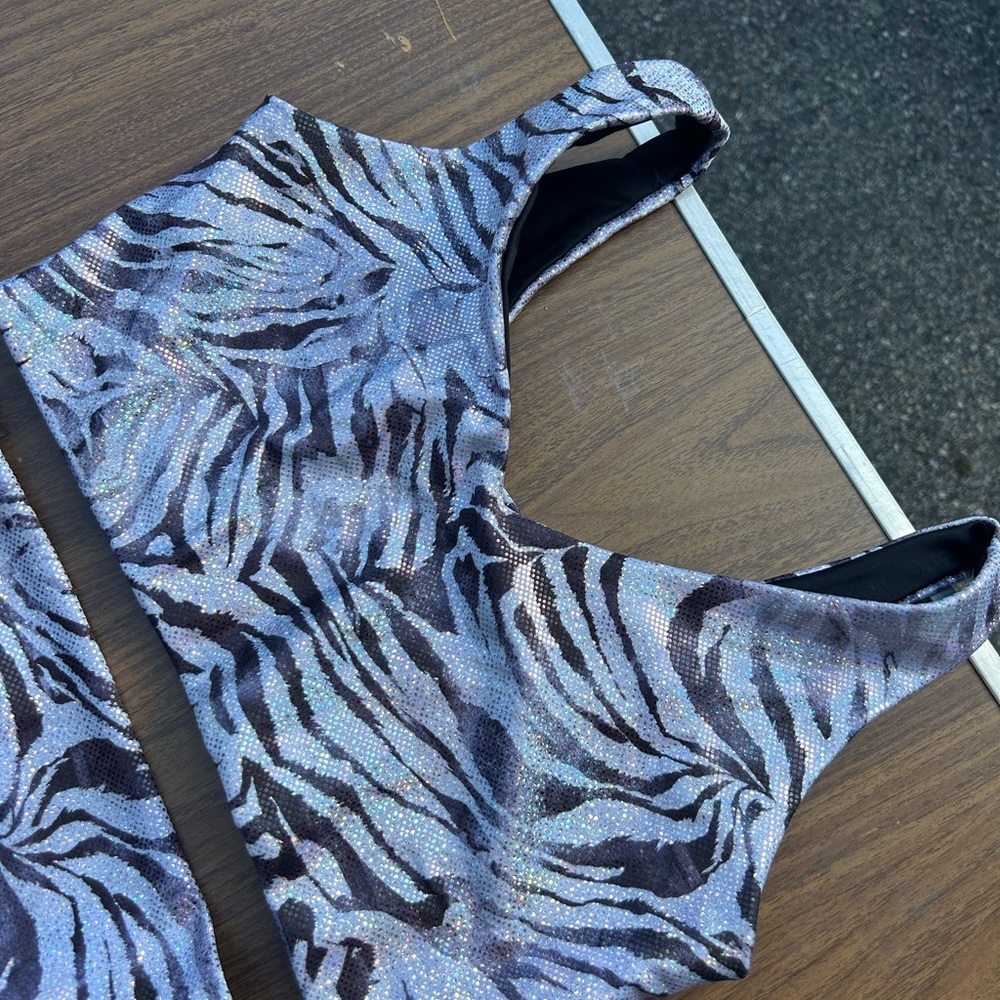 Shimmer zebra print  v sports bra light compression